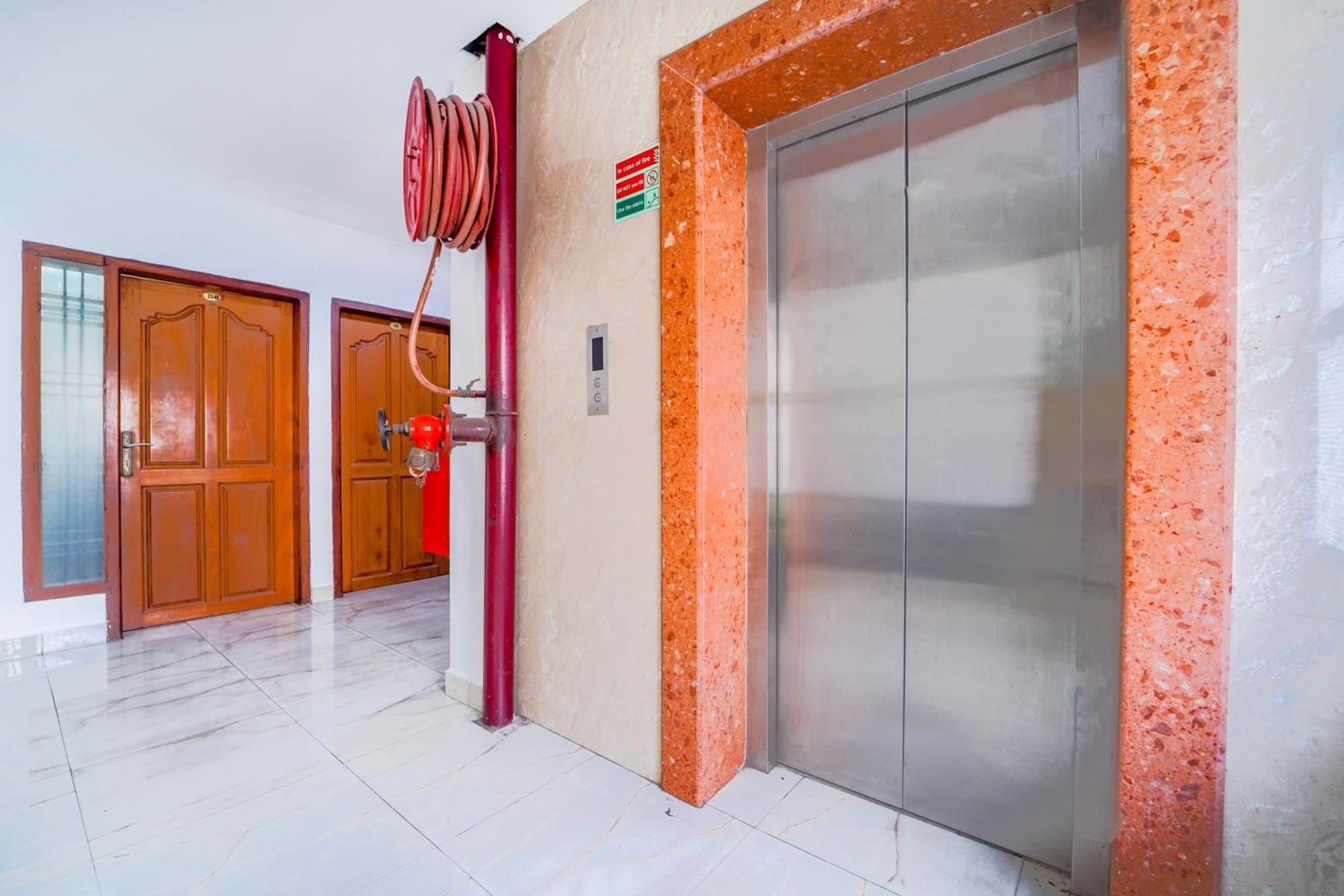 Super Townhouse City Center Ernakulam Kochi Eksteriør bilde